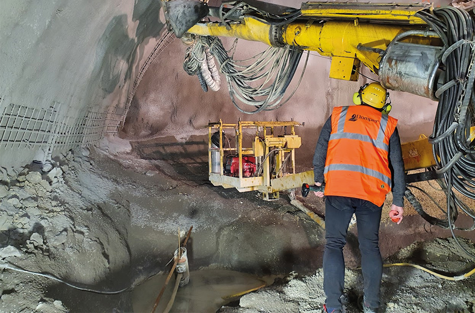 Engineer on site in the M85 tunnel, Sopron